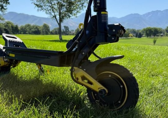 The $800 iEnyrid ES1 Dual Motor Scooter is Way Too Fast!