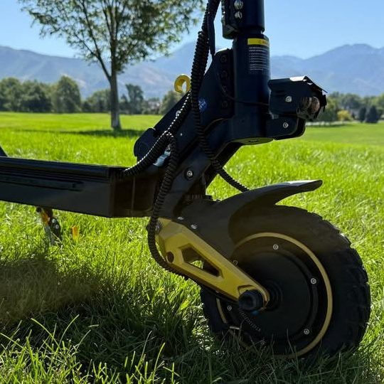 The $800 iEnyrid ES1 Dual Motor Scooter is Way Too Fast!