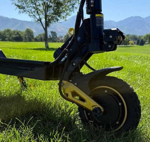 The $800 iEnyrid ES1 Dual Motor Scooter is Way Too Fast!